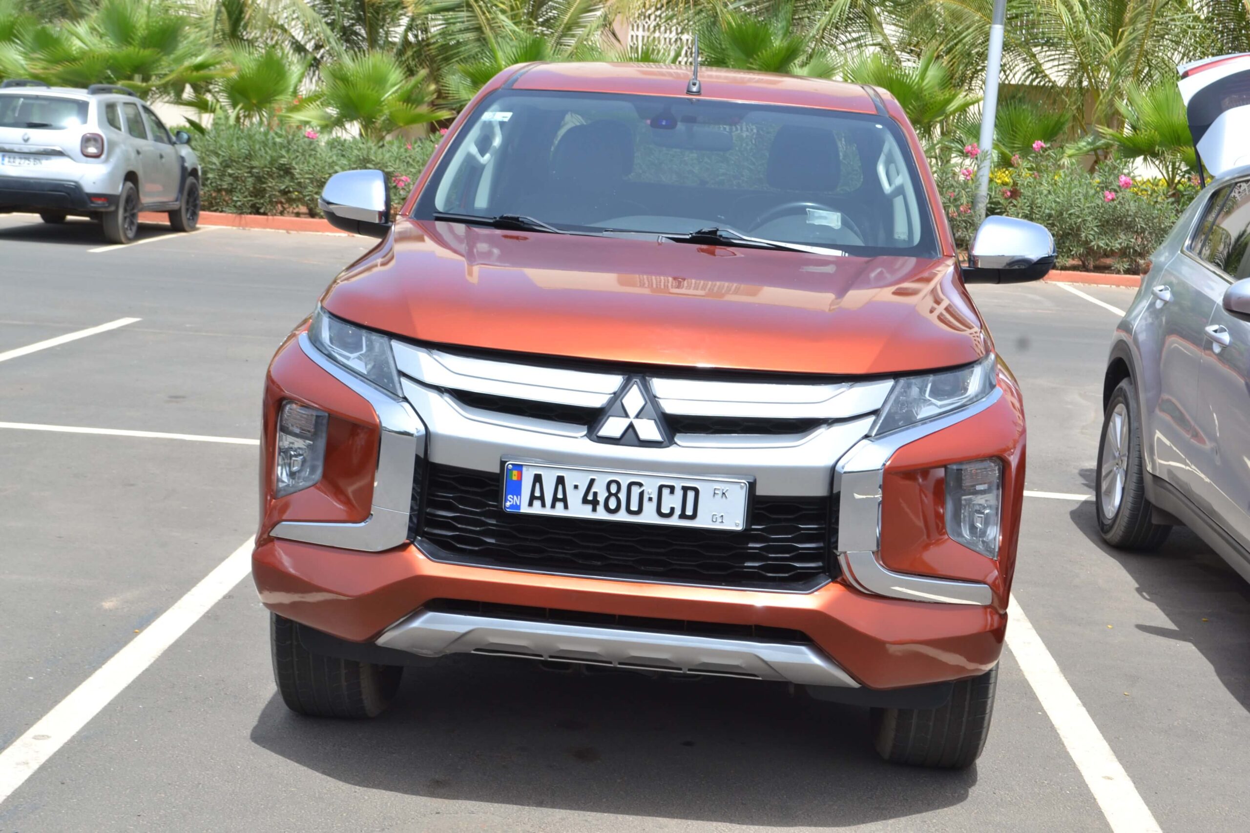 MITSUBISHI L200